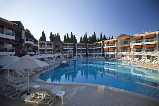 Risa Hotel - Havuz