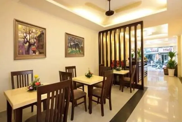 Rising Dragon Estate Hotel - Yerinde Yemek