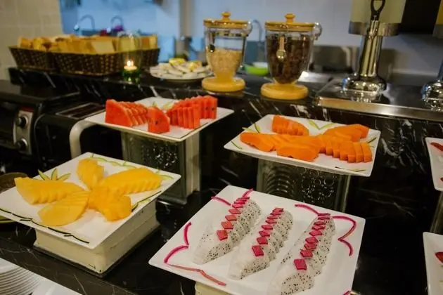 Rising Dragon Legend Hotel - Yerinde Yemek