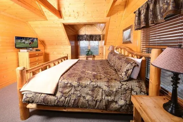 Rising Eagle Lodge - Eight Bedroom Cabin - Oda