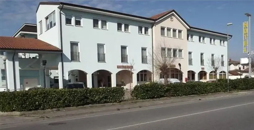 RistHotel Airport - 1