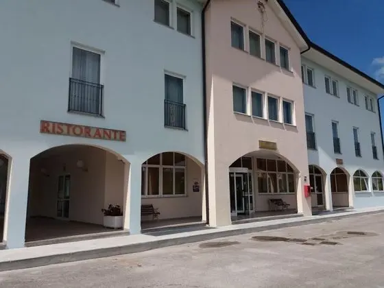 RistHotel Airport - Dış Mekan