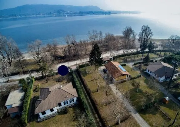Ritratto sul Lago - Plaj