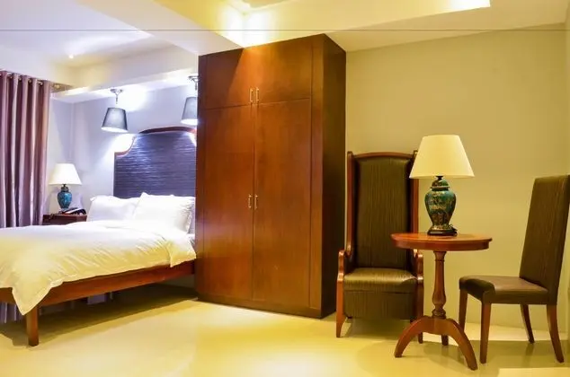 RITZ HOTEL ANGELES - Oda