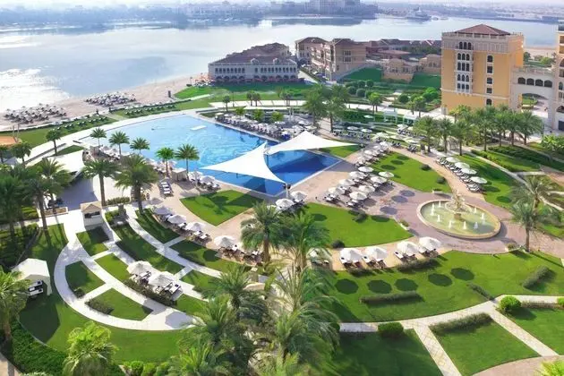 The Ritz-Carlton Abu Dhabi, Grand Canal - Havuz