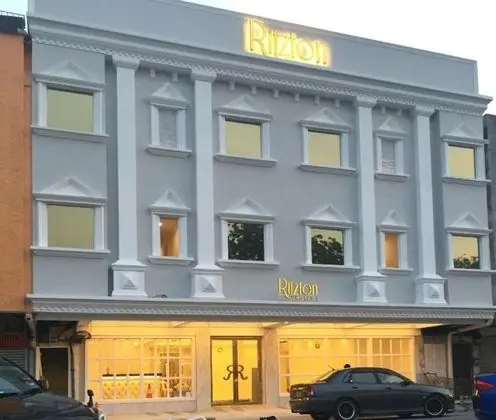 Ritzton Hotel