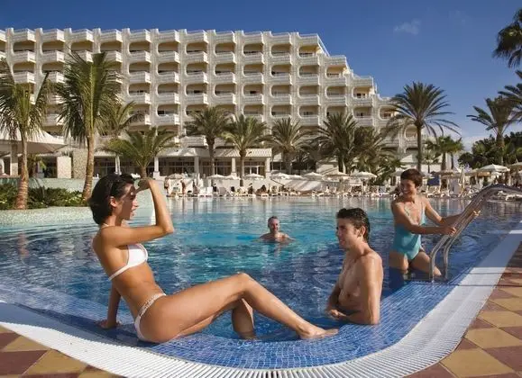 Hotel Riu Palace Tres Islas - Dış Mekan