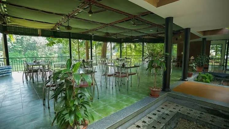 River Banks Madaparambil Resort - Yerinde Yemek