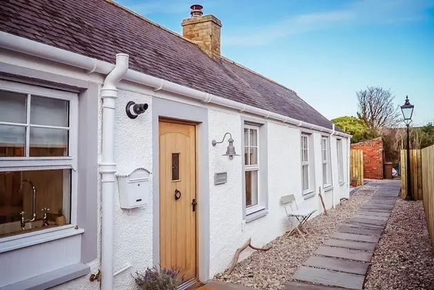 At The River - Fairytale Cottage by the Beach
