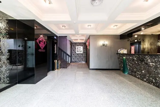 The River Fashion Hotel - Lobi