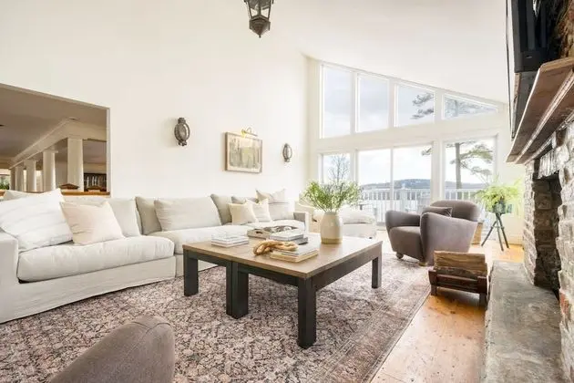 River House by Avantstay Historic & Secluded Estate on the Hudson River w/ Pool Sleeps 24! - İç Mekan