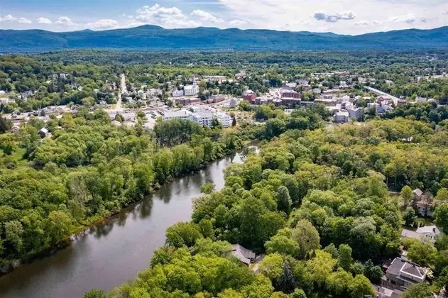 River House in the Heart of Middlebury - Dış Mekan