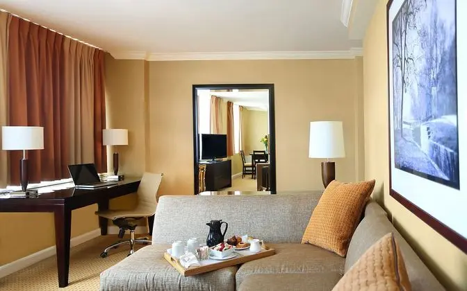 The River Inn - İç Mekan