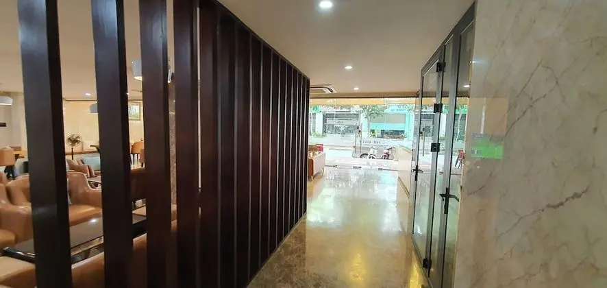The River Park Hotel - Lobi