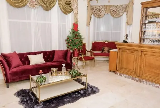 River Rd. Mansion - İç Mekan