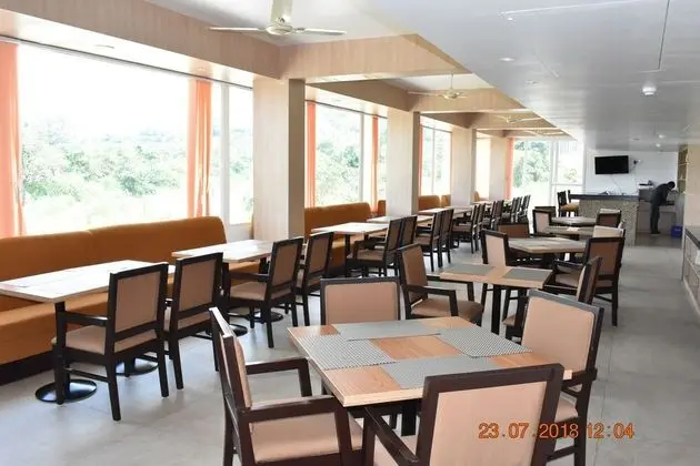 Hotel River Retreat - Yerinde Yemek