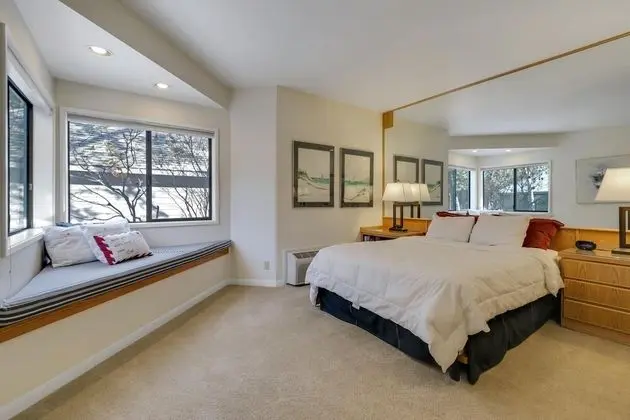 River Ridge 327b - Oda