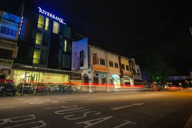 The Riverbank Hotel