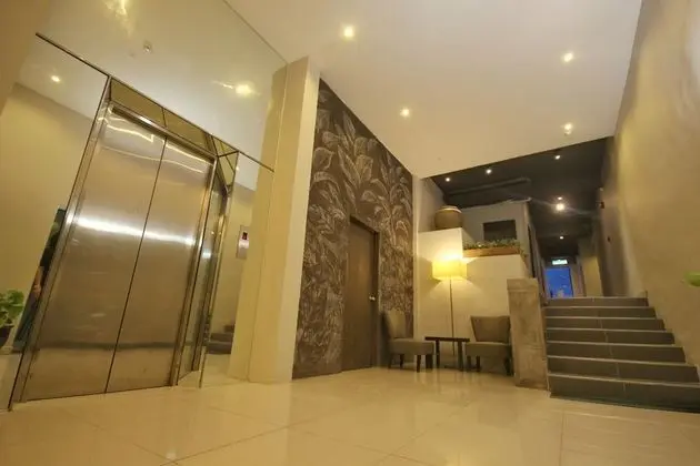 The Riverbank Hotel - Lobi