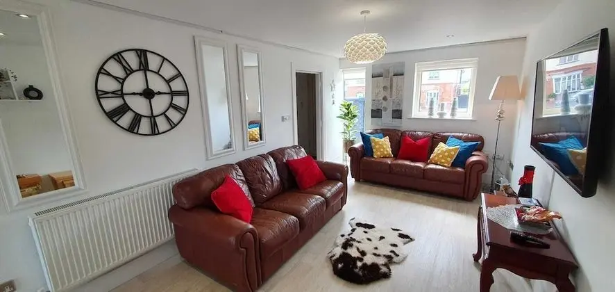 Riverdale House - 4 Bedrooms - Oda