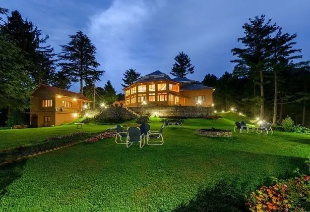 RiverEdge Luxury Resort