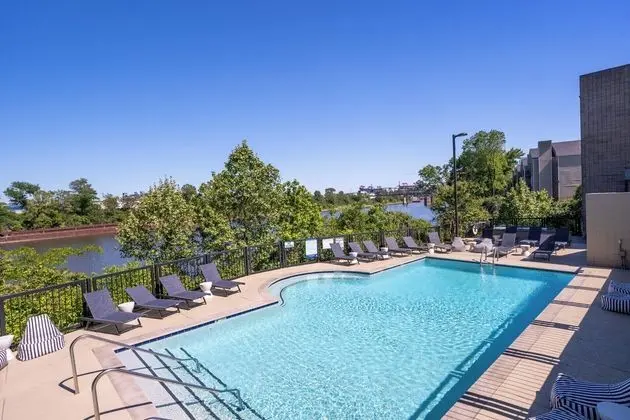Riverfront Charm - Havuz