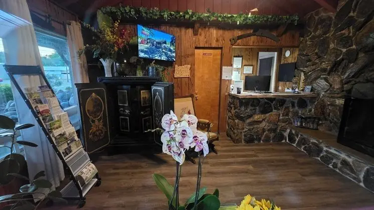 Riverfront Lodging - Lobi