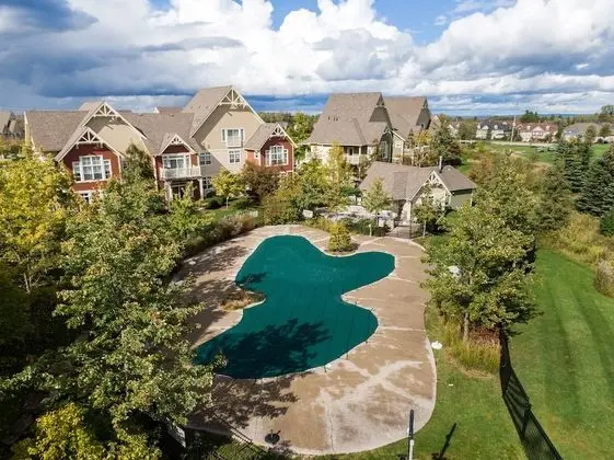 Rivergrass Condos - Havuz