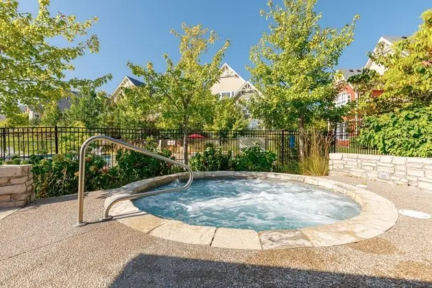 Rivergrass Condos - Havuz