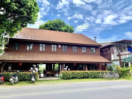 Riverhouse Hotel