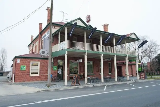 Riverina Hotel - 1