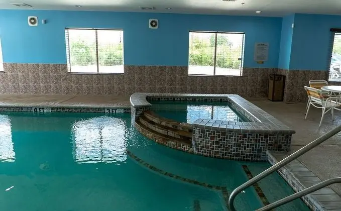 Rivers Inn & Suites - Havuz