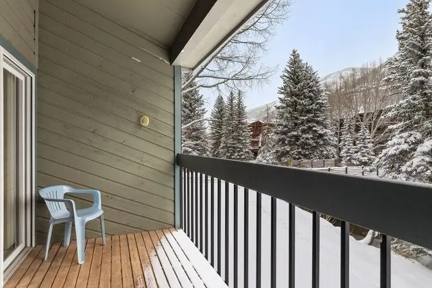 Riverside Condos A102 by Avantstay Condo Close To Downtown, Town Park & Ski Lift #8