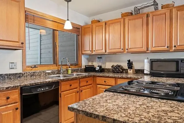 Riverside Condos A102 by Avantstay Condo Close To Downtown, Town Park & Ski Lift #8 - İç Mekan