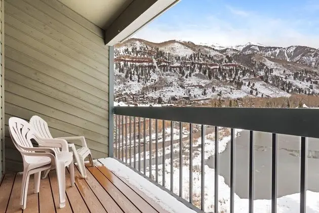 Riverside Condos B204 by Avantstay Condo Close To Downtown, Town Park & Ski Lift #8