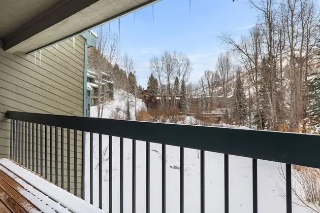 Riverside Condos C102 by Avantstay Condo Close To Downtown, Town Park & Ski Lift #8