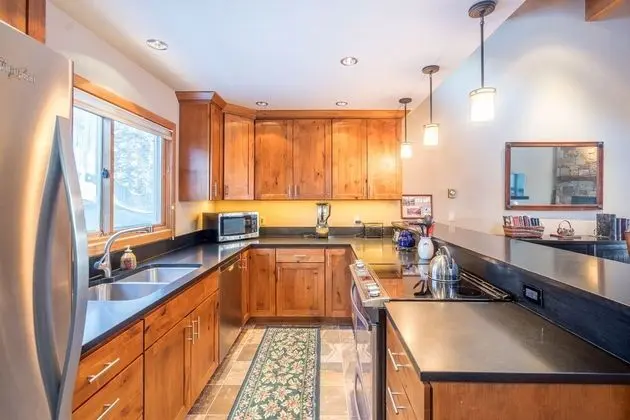 Riverside Condos C202 by Avantstay Condo Close To Downtown, Town Park & Ski Lift #8 - Mutfak