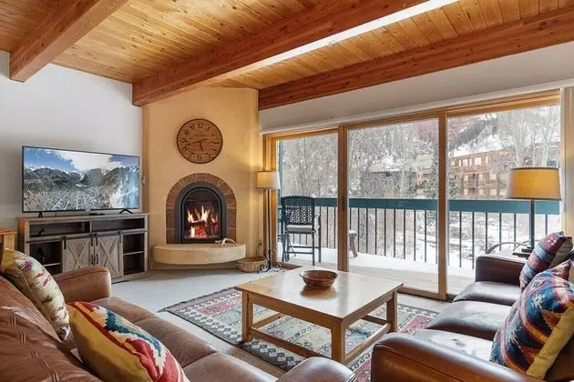 Riverside Condos D01 by Avantstay Condo Close To Downtown, Town Park & Ski Lift #8