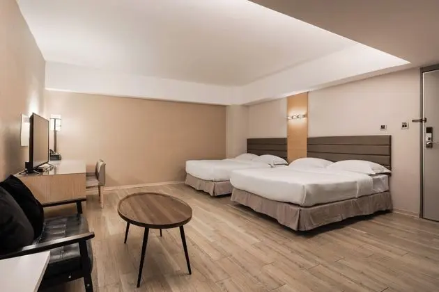 THE RIVERSIDE HOTEL ESTHETICS