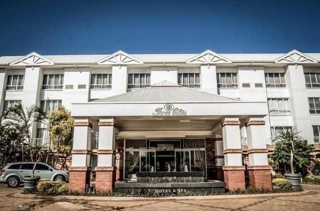 Riverside Hotel