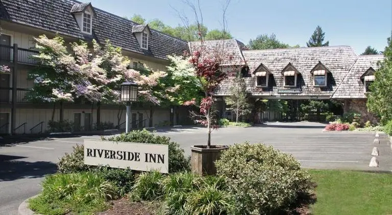 Riverside Inn