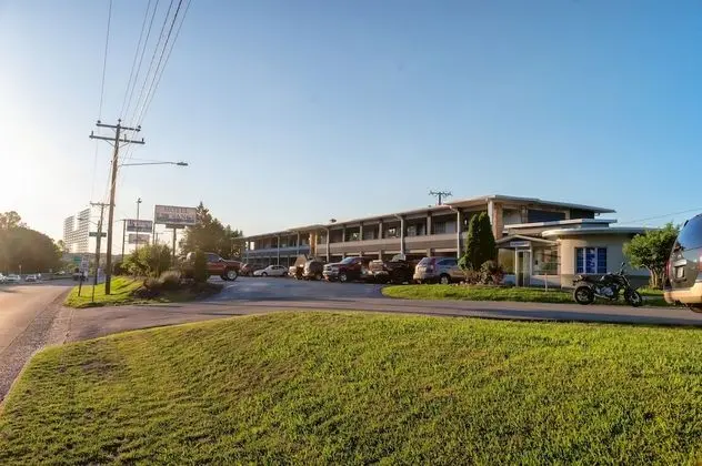Riverside Inn and Suites - Oda Manzaraları