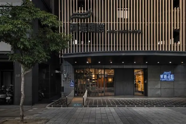 THE RIVERSIDE HOTEL INTERNATIONAL