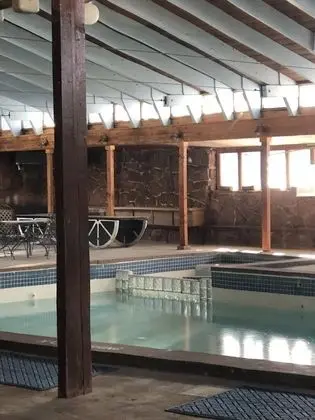 Riverside Lodge & Retreat - Havuz