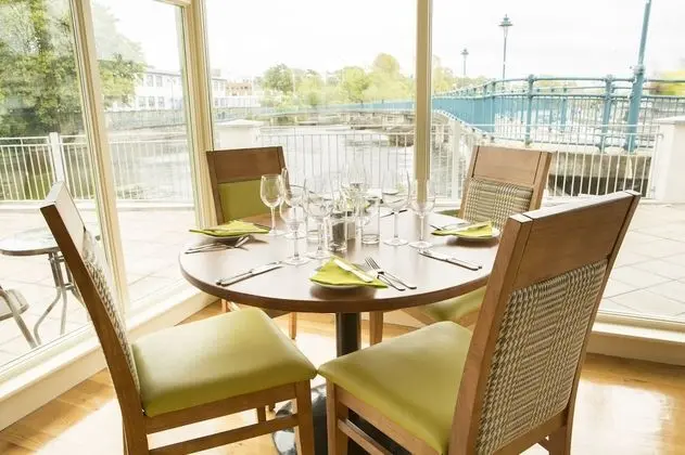 Riverside Hotel - Öne Çıkan Resim