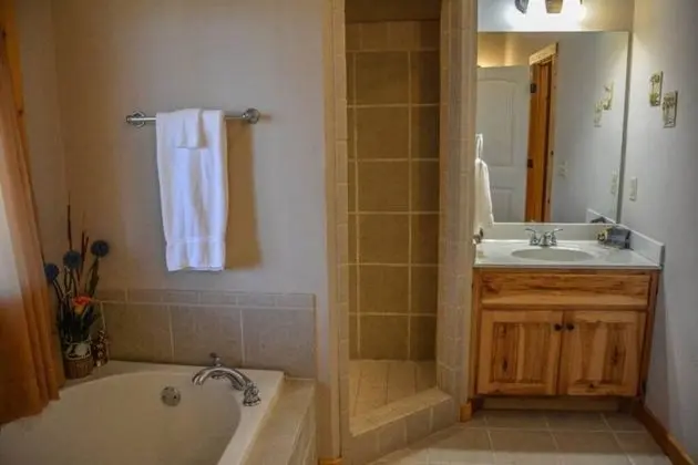 Riversong - Beautiful Cabin Located on Coosawattee River Game Room and Hot tub - Oda