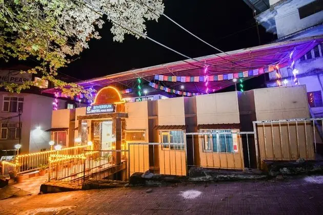 Riversun Hotel Mall Road - Dış Mekan