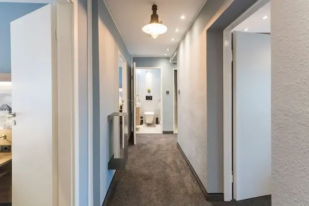 Riverview Apartments by dasPaul - İç Mekan