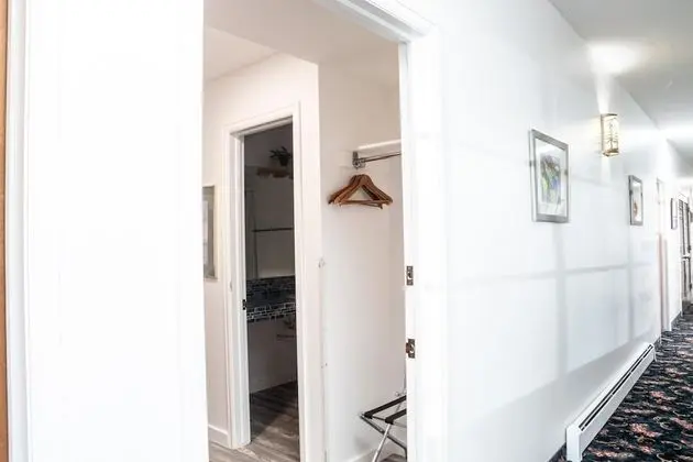 Riverwood Inn Hotel Premiere Double Queen Suite - Oda