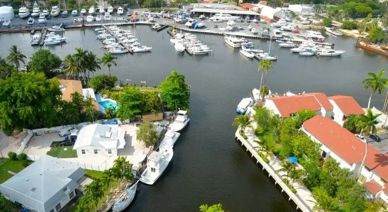 Riviera Apartments at River Oaks Marina